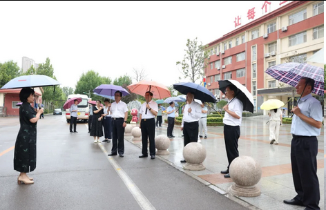 枣庄市人大常委会调研组走进文化路实验小学