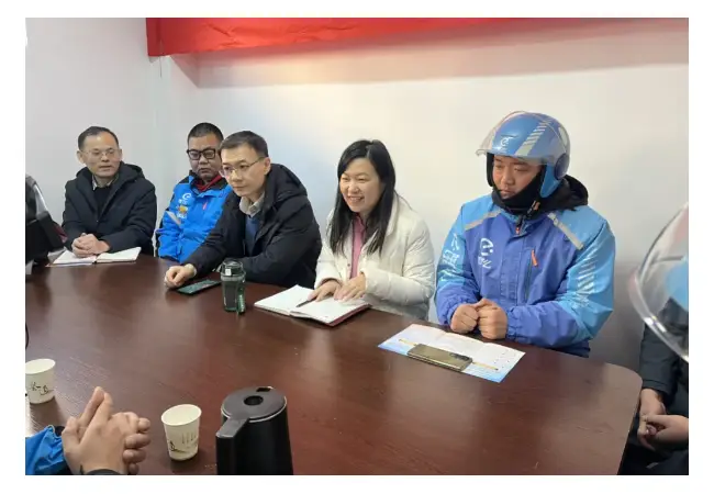 市人社局与市总工会联合开展户外劳动者春节慰问活动