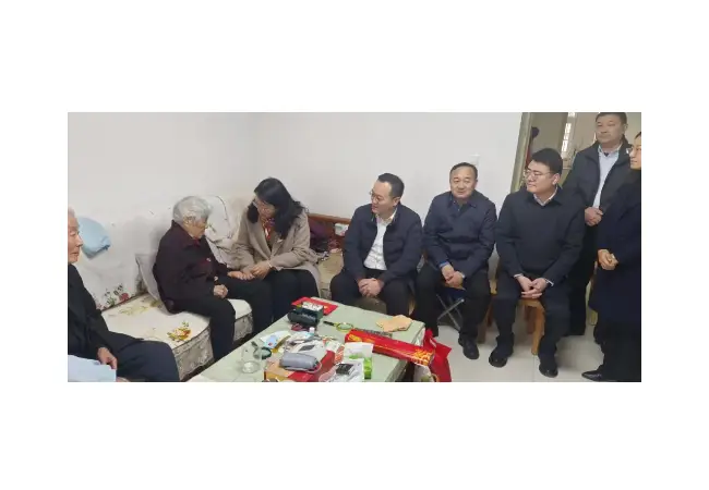 薛城区计生协开展“暖心行动送温暖”走访慰问计生特殊家庭活动