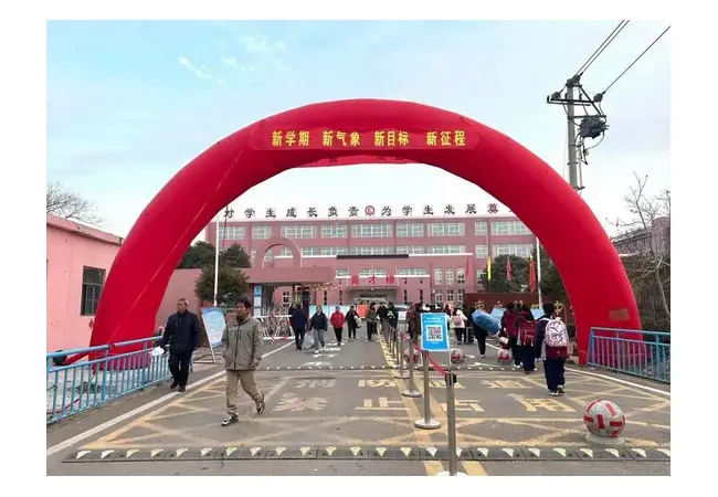 携春意而归，启美好征程——枣庄四中2025年春季开学第一天活动纪实