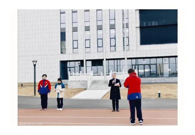 枣庄二十一世纪高级中学举行新学期第一次升旗仪式