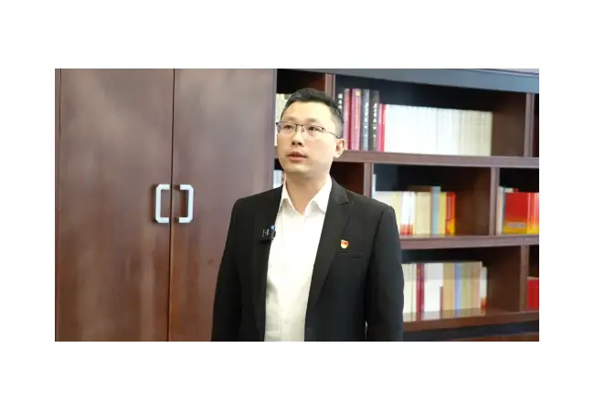 区科技局党组书记、局长康建