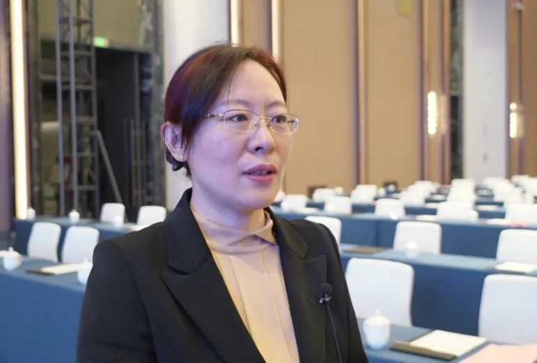 殷现耘 区行政审批服务局党组书记 局长